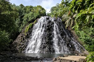Kepirohi瀑布Kepirohi Waterfall