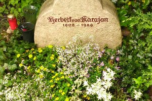 卡拉扬墓地Karajan‘s Grave