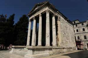 奥古斯都神庙Temple of Augustus
