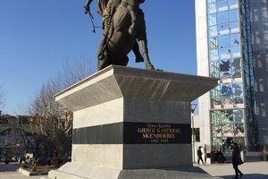 斯堪德培雕像Statue of Skënderbeu