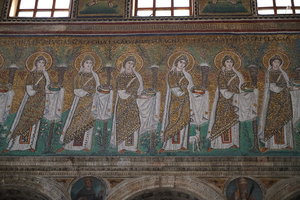 新圣阿波里内尔教堂Basilica di San Apollinare Nuovo