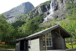 布里克斯达尔冰川Briksdal Glacier / Briksdalsbreen