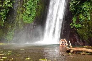 姆杜克瀑布Munduk Waterfall