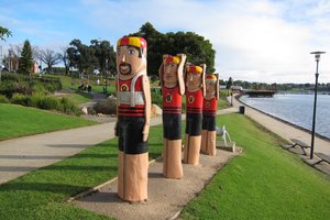 吉朗彩绘木偶Geelong Baywall Bollards