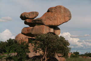 平衡石公园Chiremba Balancing Rocks