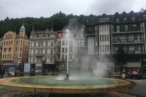 温泉馆Vřídelní kolonáda