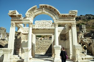 哈德良神庙Temple of Hadrian