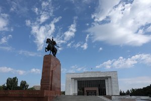 玛纳斯雕像Manas Statue