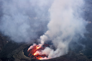 尼果拉贡哥活火山(熔岩湖)Nyiragongo Volcano(La