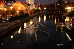 过河人雕塑Passes Through The River Monument