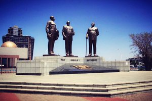 博茨瓦纳三巨头雕像Three giant statues of Botswana