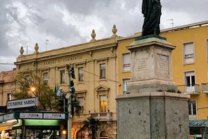 耶尼广场Piazza Yenne