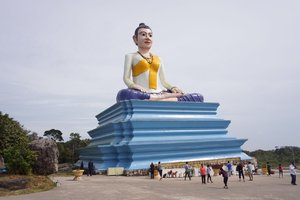 毛奶奶坐像Sitting Lok Yeay Mao Statue