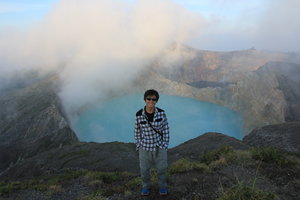 三色湖kelimutu lake