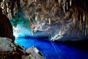 蓝湖洞Blue Lake Cave