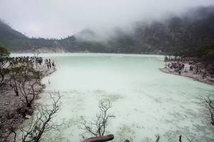 卡瓦普定火山湖Kawah Putih