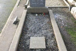 叶芝的墓Yeats's Grave