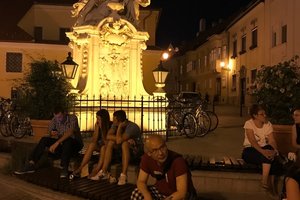 约柜雕塑Frigyláda-szobor