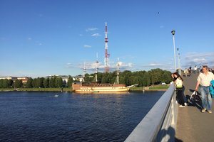 Monument &quot;Resting tourist&quot;Памятник турис