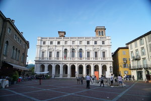 贝加莫旧广场The Piazza Vecchia